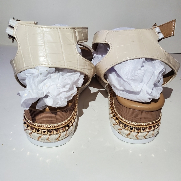 Womens NWOT Boutique Flat Sandals Straps Sz 9 - Picture 4 of 7